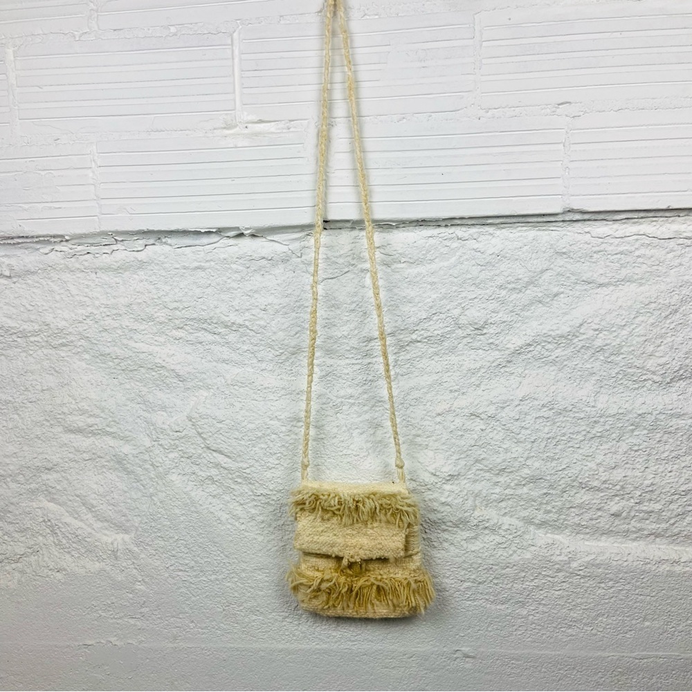 UNBRANDED cream mini fringe fabric crossbody knit boho golden button purse - Picture 13 of 14